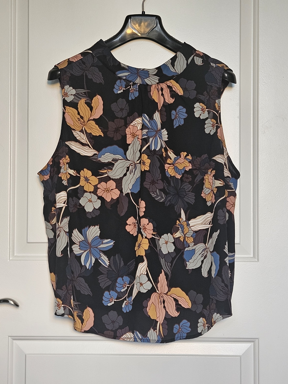 Who What Wear Women's Plus Size 2X Sleeveless Blouse with Floral Print